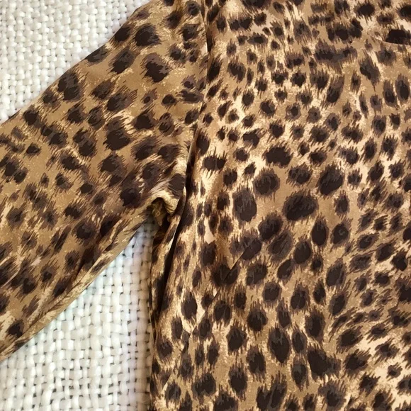 J. McLaughlin: Leopard printed fitted dress, size small - Picture 3 of 6